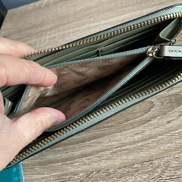 Lo & sons wallet EUC - Picture 4 of 7